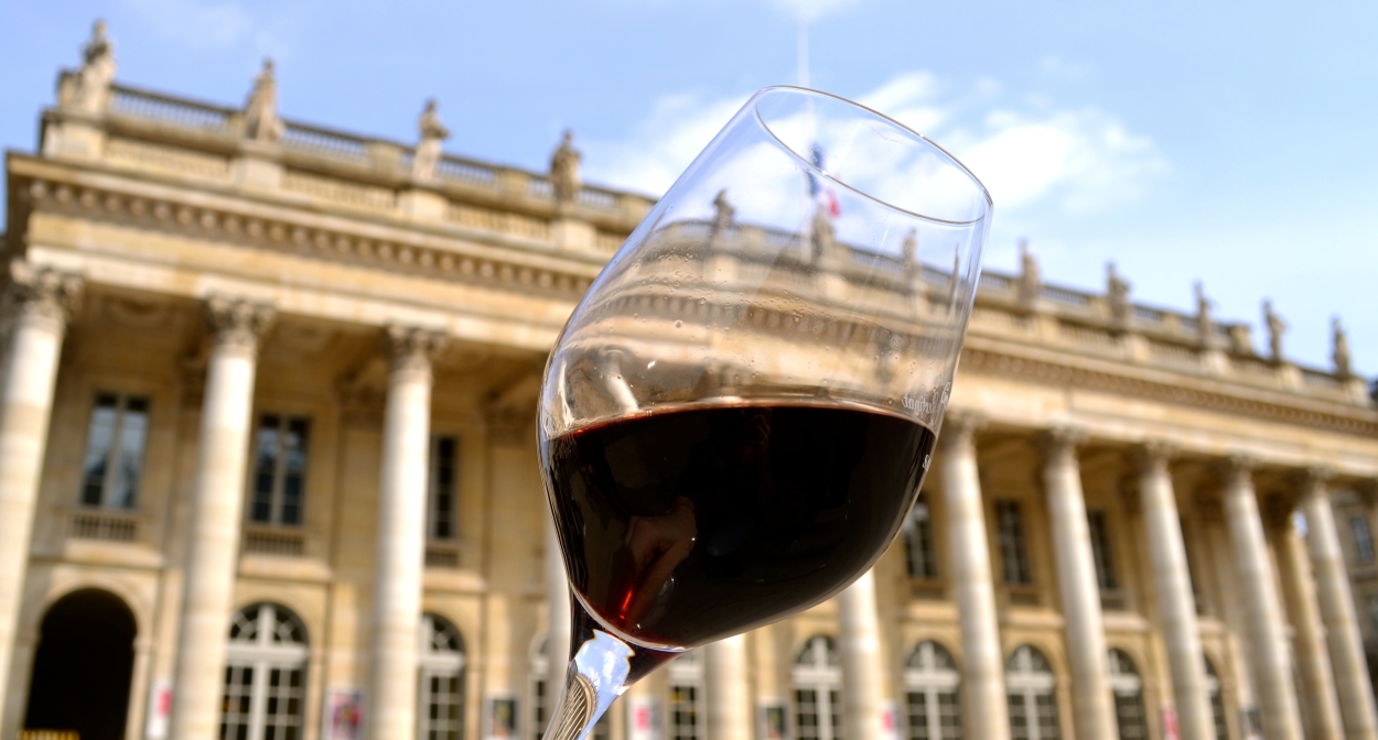 Bordeaux Bacchus вино