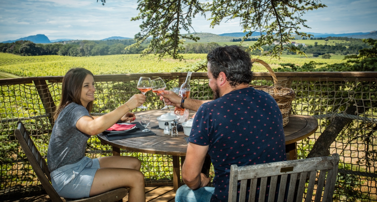Nuitée avec petit déjeuner en terrasse dans le vignoble du Languedoc @Domaine de l’Arbousier