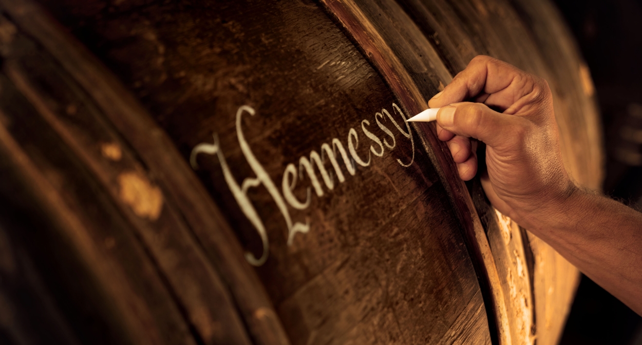 The art of cooperage in Cognac ©Jas Hennessy & Co / Extreme / Jean-Philippe Lebee