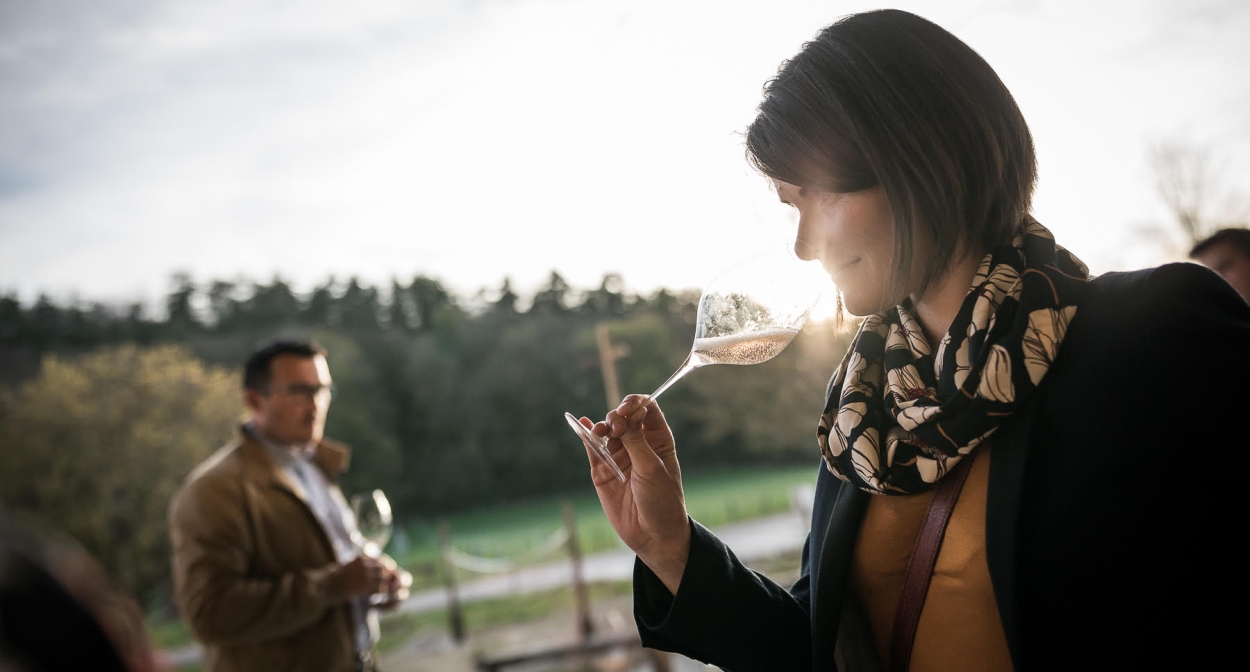 Champagne tasting in the vineyard ©Olivier_Frajman_Protographe