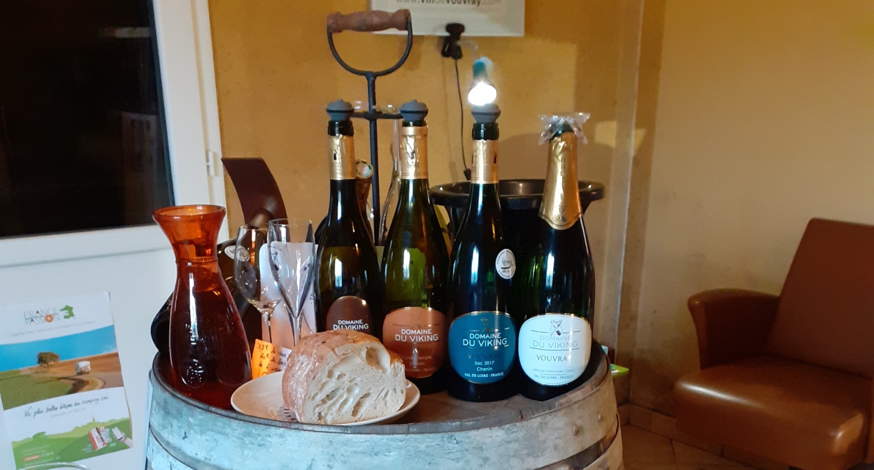Cheese and wine pairing in Loire Valley ©domaine du Viking