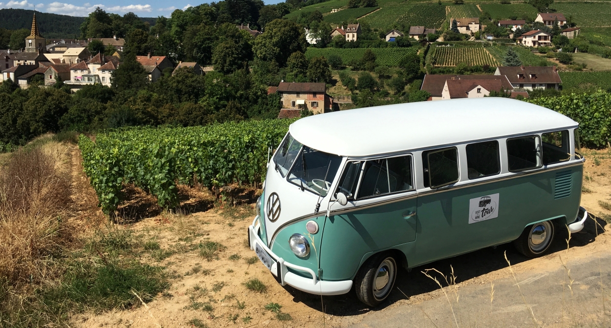Balade en combi dans le vignoble de Bourgogne @ERMITAGE CORTON