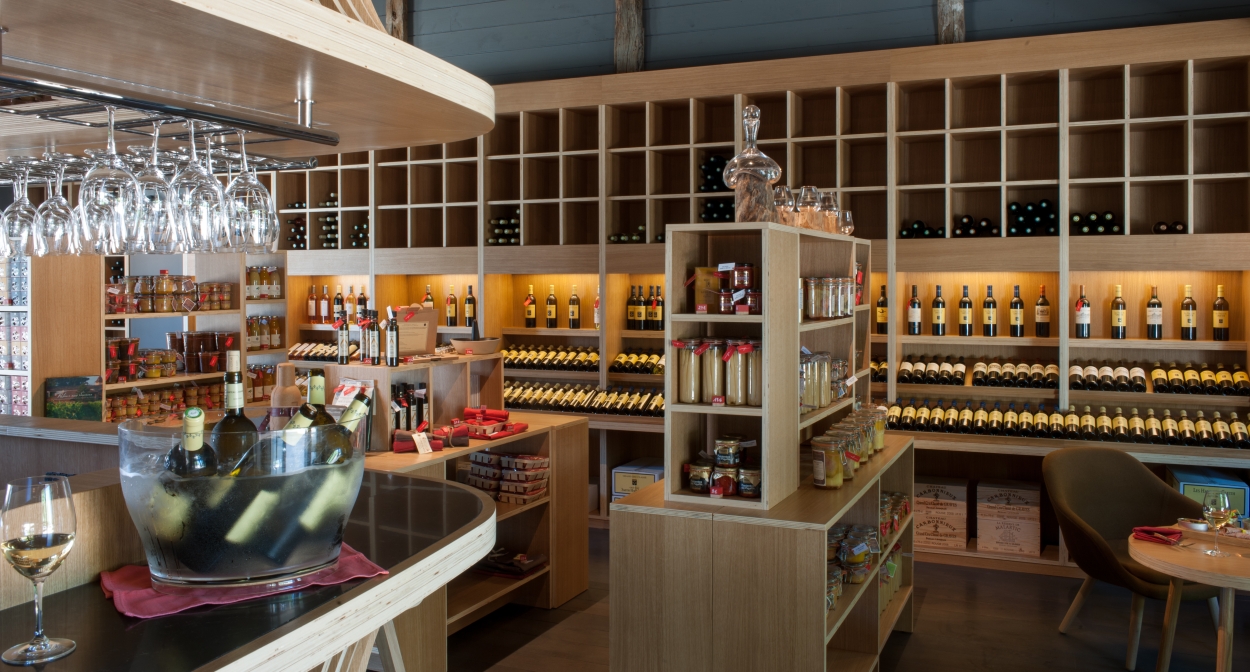 Épicerie gourmande et bar à vins ROUGE dans le vignoble de Bordeaux© GdeLaubier