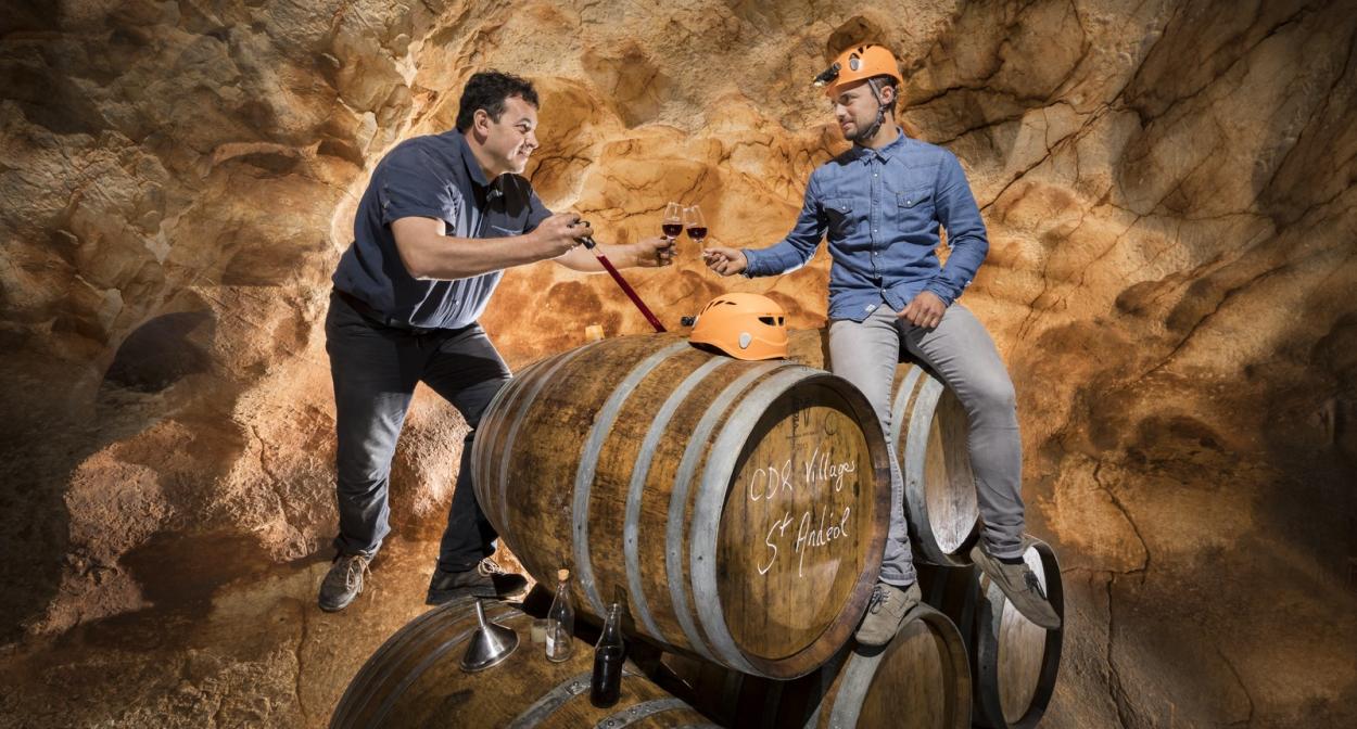 Wine tasting in caves speleology in the Rhone Valley ©Rémi Flament Photographie