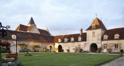 Château de Béru, Bourgogne, courtyard ©ChâteaudeBéru