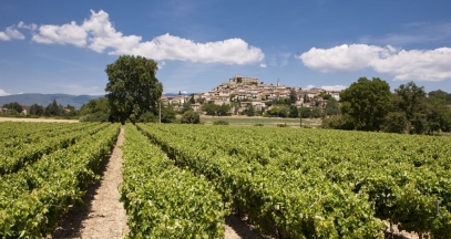 Hillside villages of Luberon ©Inter Rhône