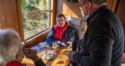 Food and wine pairing aboard the Train Rouge Spécial ©Laurent Pierson