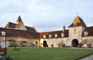 Château de Béru Bourgogne cour ©ChâteaudeBéru