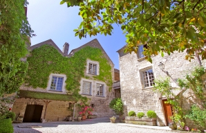 Obédiencerie de Chablis Bourgogne Advini séjour hotel de charme domaine Laroche ©DR