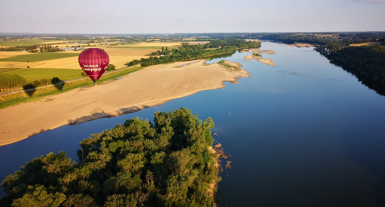 Hot Ballon ride over the Loire river ©Anjou Nantes Montgolfière