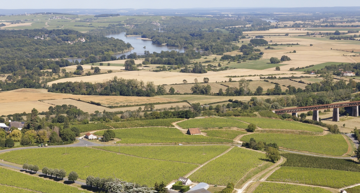 Vue sur les vignobles et la Loire à Sancerre © C. Mouton – CRT Centre Val de Loire